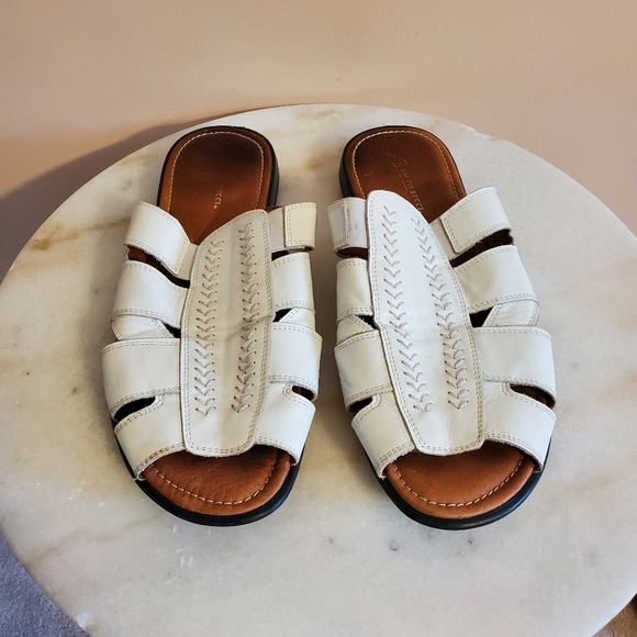 Bacco Bucci Men's white slip on Sandals